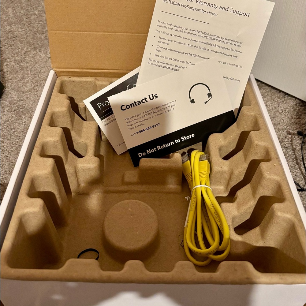 NETGEAR Black NightHawk Modem Router Combo - Picture 12 of 13